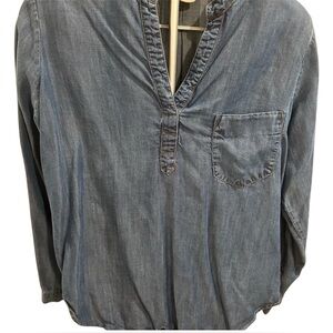 Andrea Govine Chambray Denim Top V-neck and a front pocket Size XL